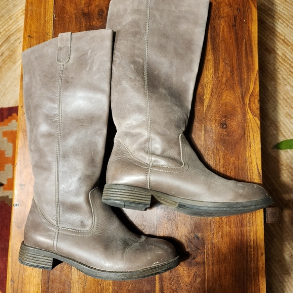 Calf-height grey leather boots - Picture 2 of 4